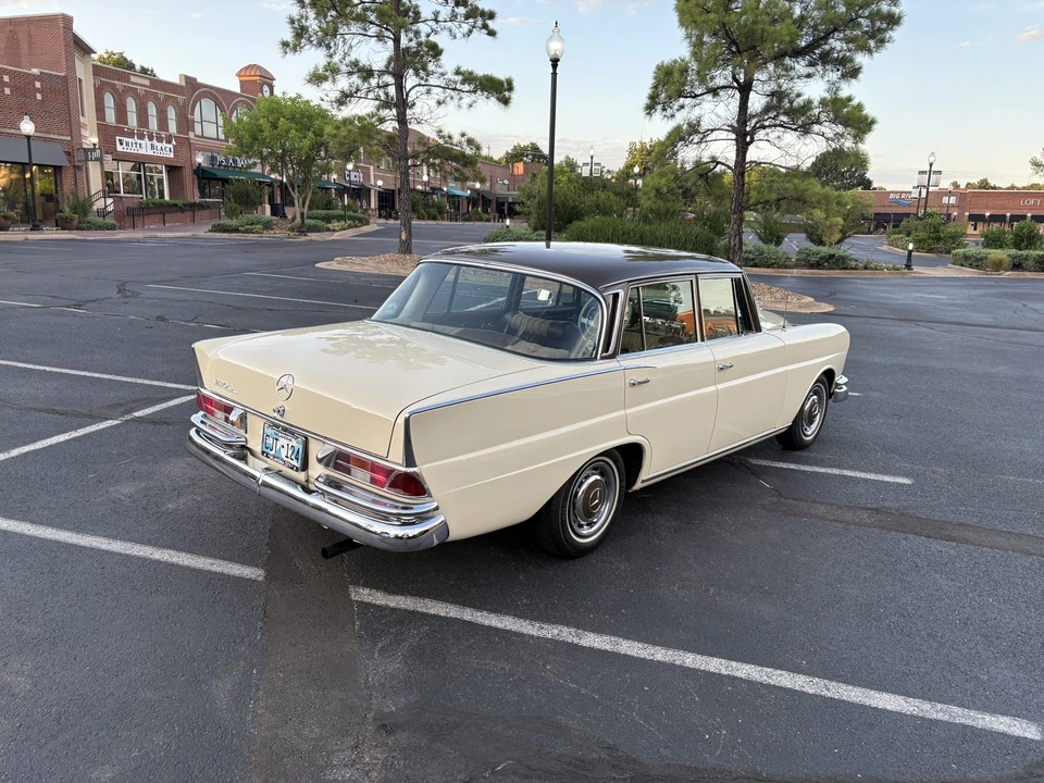 1966 Mercedes-Benz W111 Sedan - Image 26 of 31