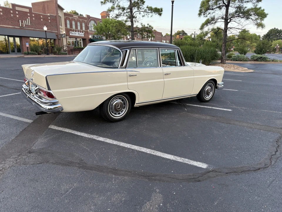 1966 Mercedes-Benz W111 Sedan - Image 27 of 31