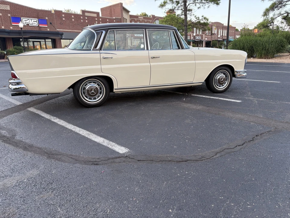 1966 Mercedes-Benz W111 Sedan - Image 28 of 31