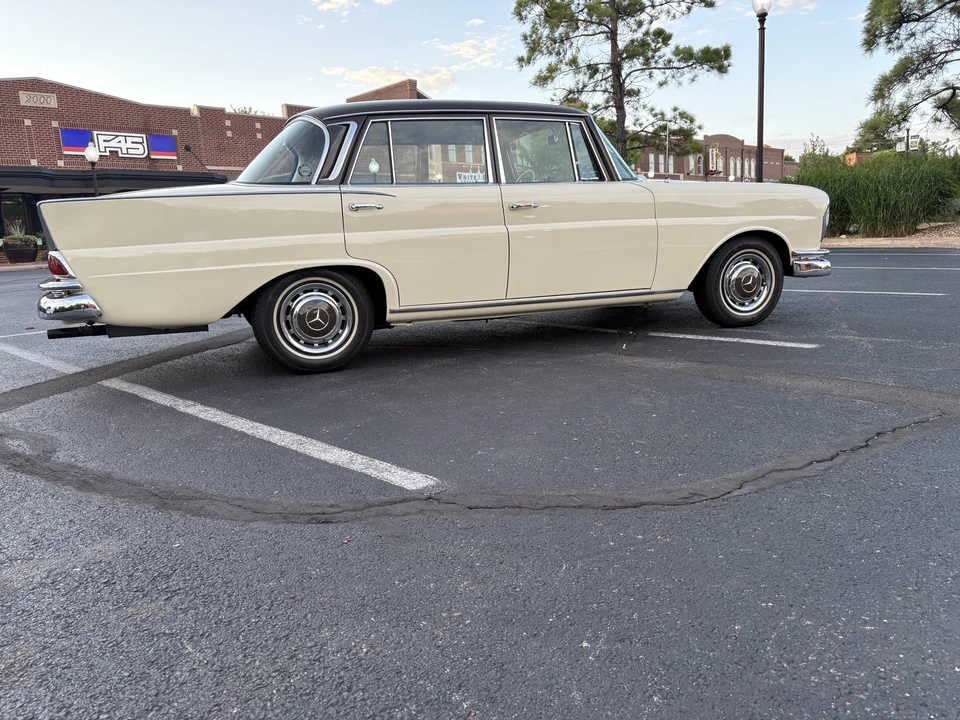 1966 Mercedes-Benz W111 Sedan - Image 29 of 31