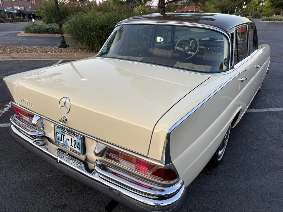 1966 Mercedes-Benz W111 Sedan - Image 23 of 31