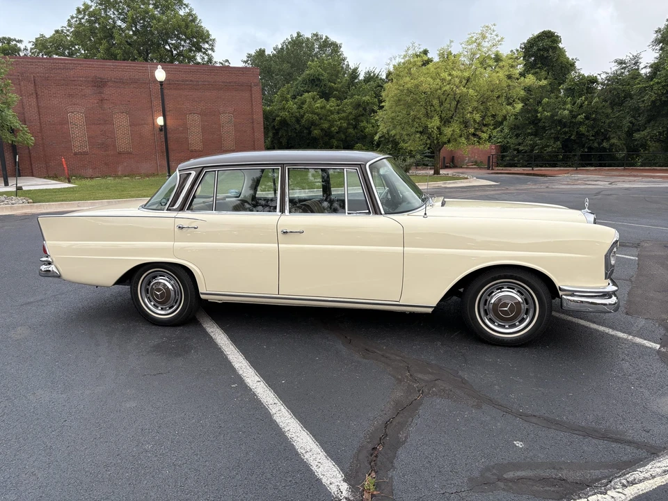 1966 Mercedes-Benz W111 Sedan - Image 31 of 31