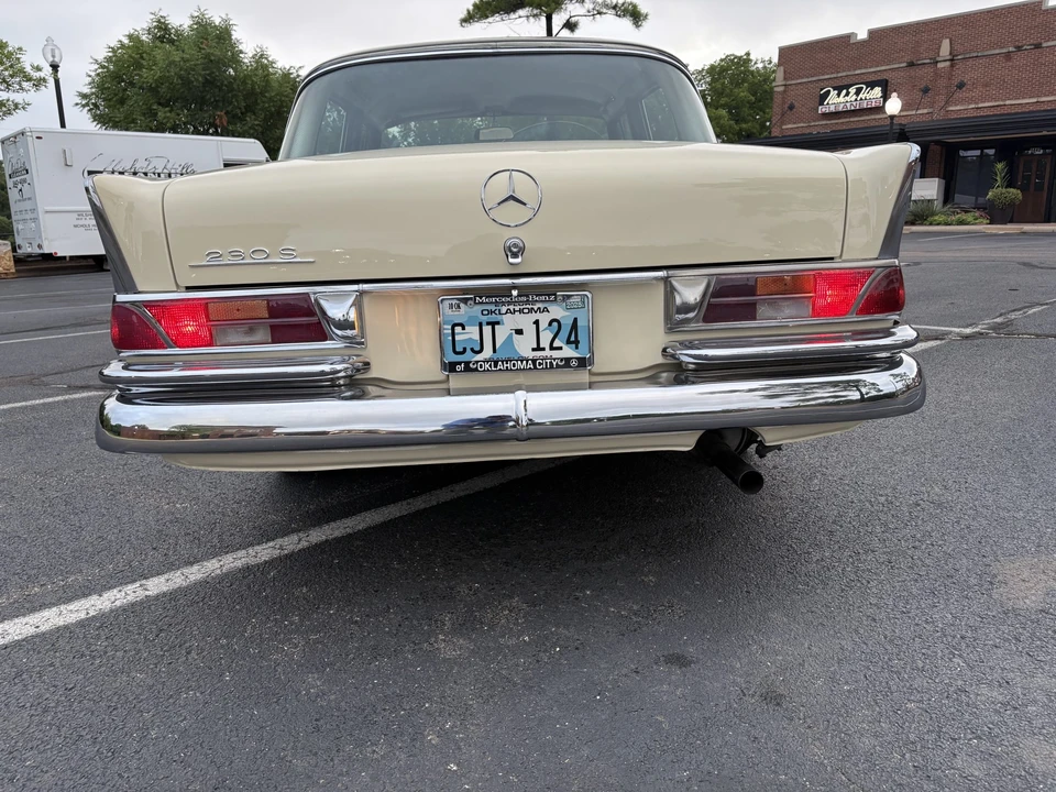 1966 Mercedes-Benz W111 Sedan - Image 17 of 31