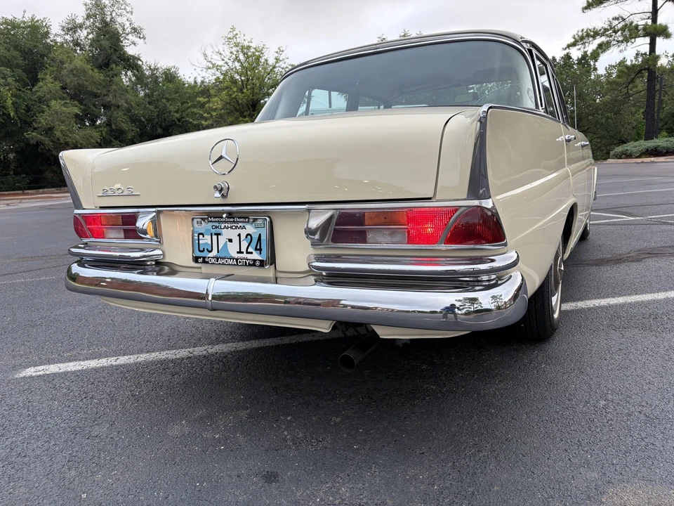 1966 Mercedes-Benz W111 Sedan - Image 22 of 31