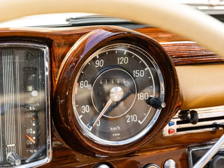 1966 Mercedes-Benz W111 Cabriolet - Image 12 of 31