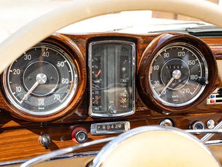 1966 Mercedes-Benz W111 Cabriolet - Image 21 of 31