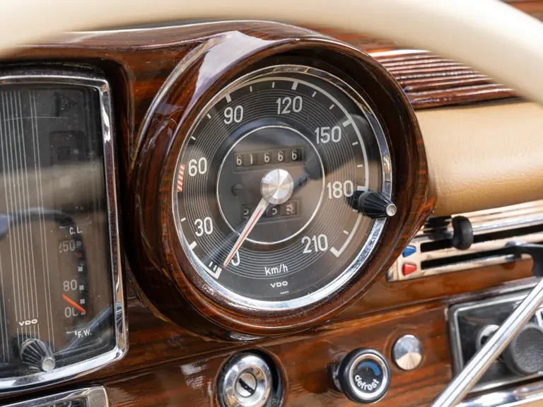 1966 Mercedes-Benz W111 Cabriolet - Image 24 of 31