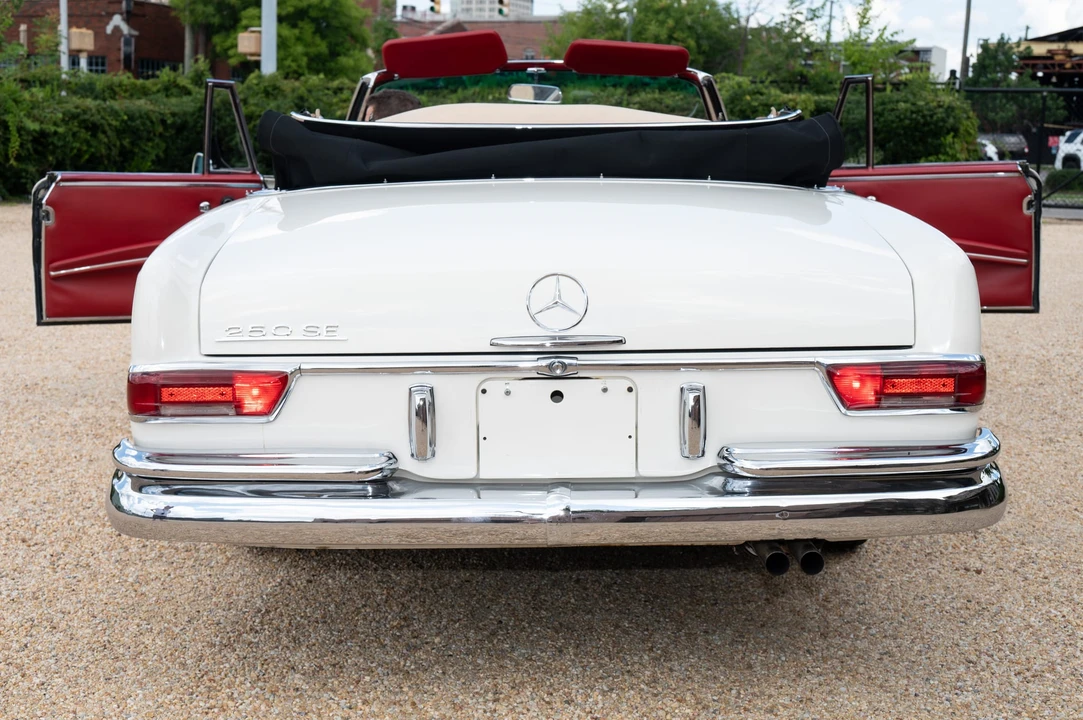 1966 Mercedes-Benz W111 Cabriolet - Image 21 of 31