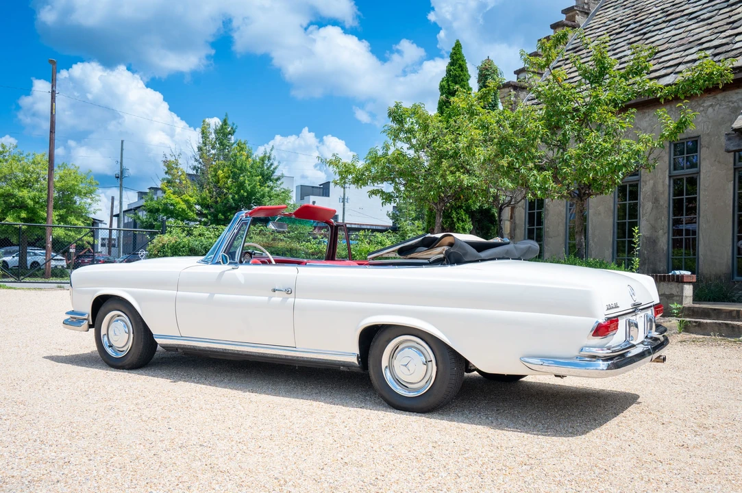 1966 Mercedes-Benz W111 Cabriolet - Image 4 of 31