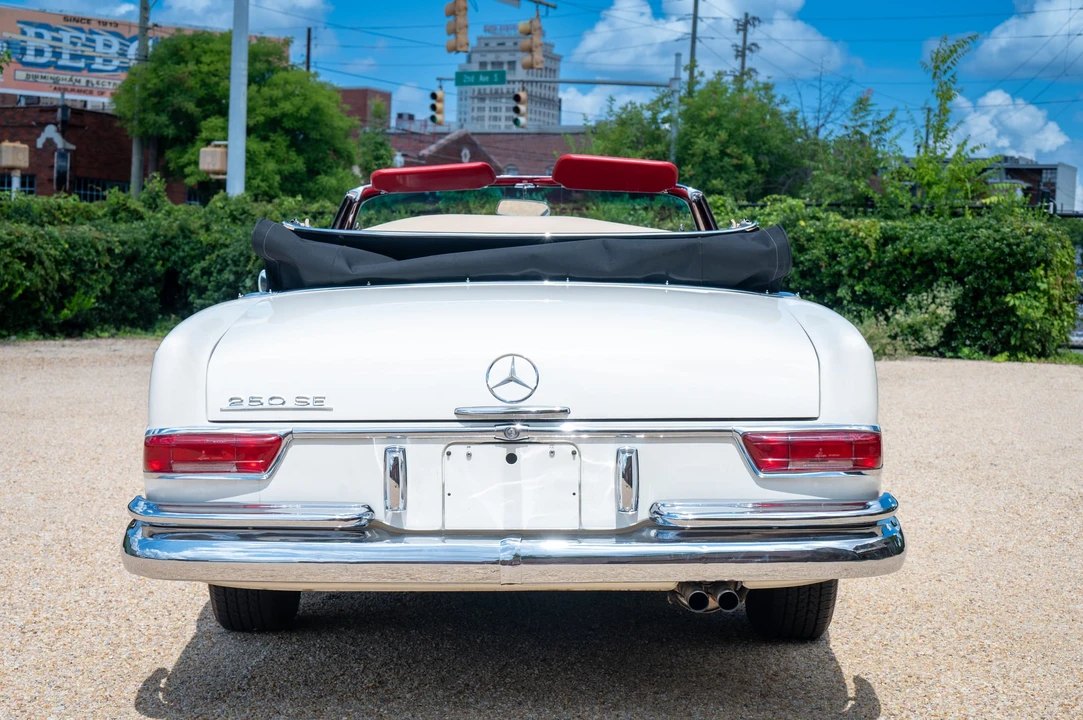 1966 Mercedes-Benz W111 Cabriolet - Image 5 of 31