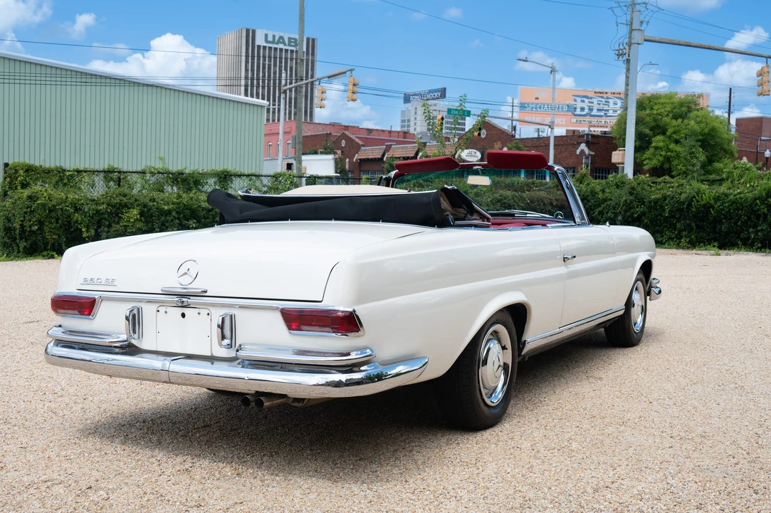 1966 Mercedes-Benz W111 Cabriolet - Image 6 of 31