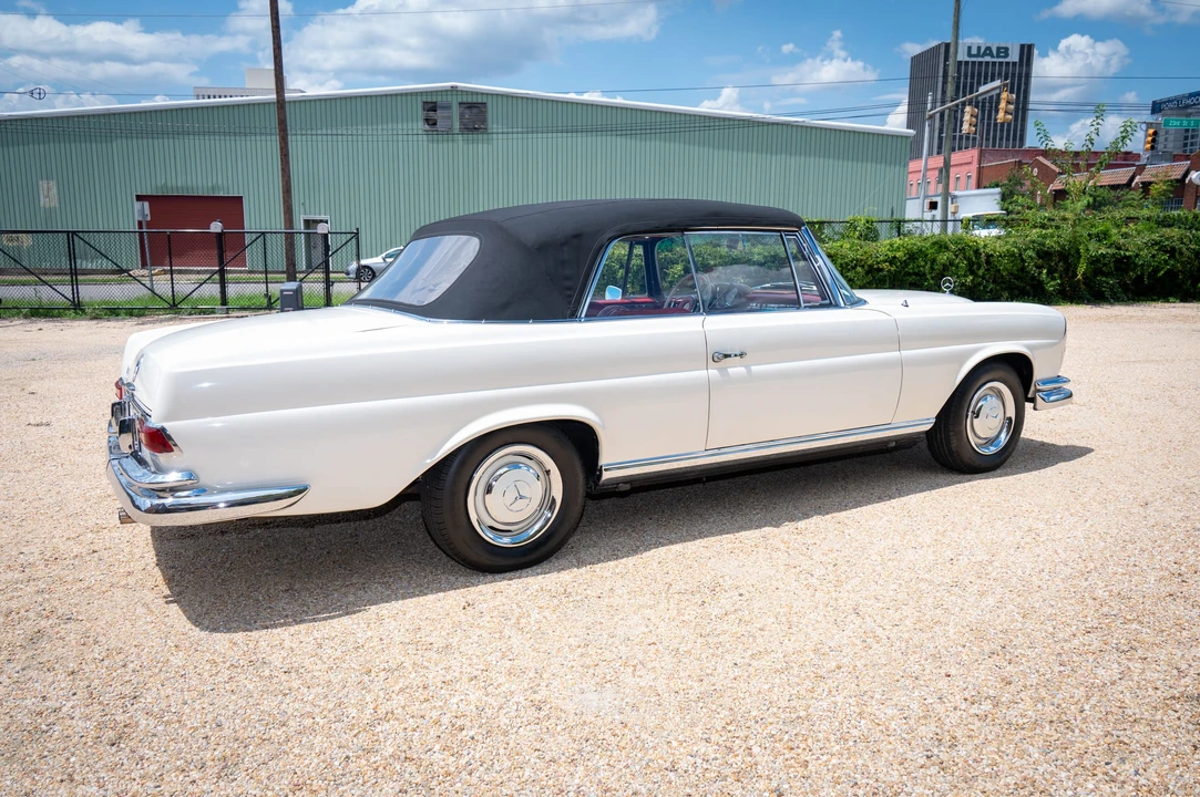 1966 Mercedes-Benz W111 Cabriolet - Image 15 of 31