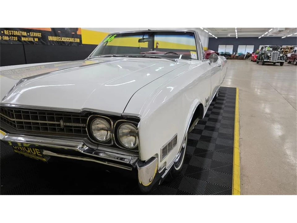 1966 Oldsmobile 98 - Image 11 of 31