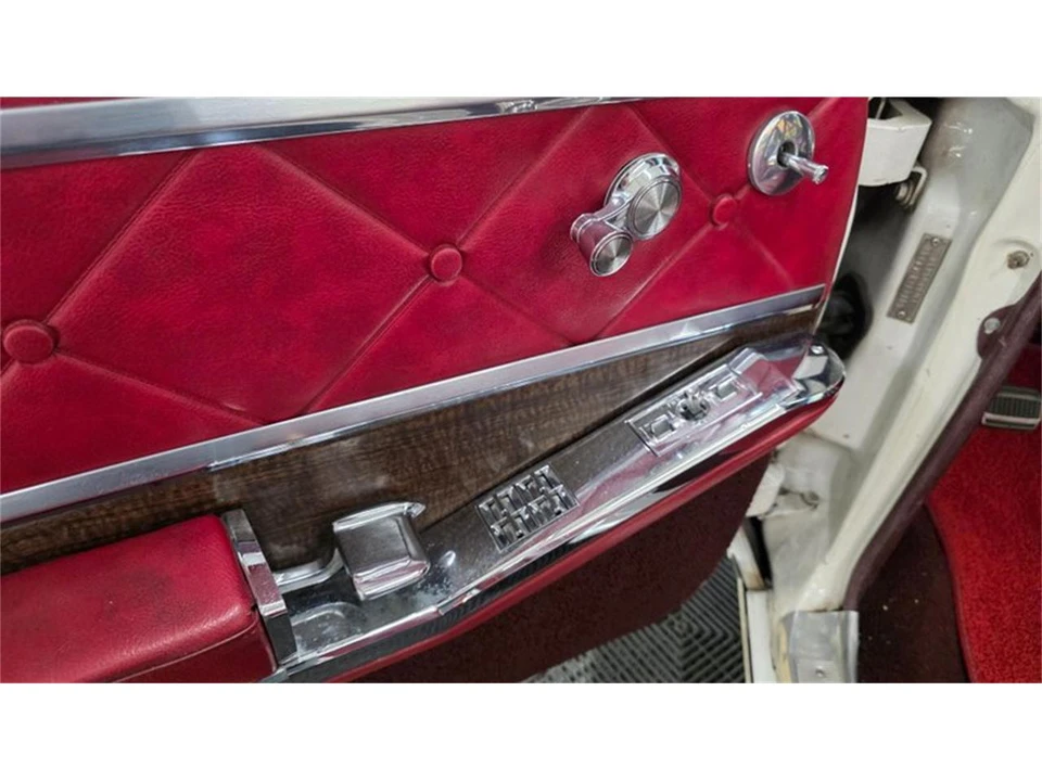1966 Oldsmobile 98 - Image 29 of 31