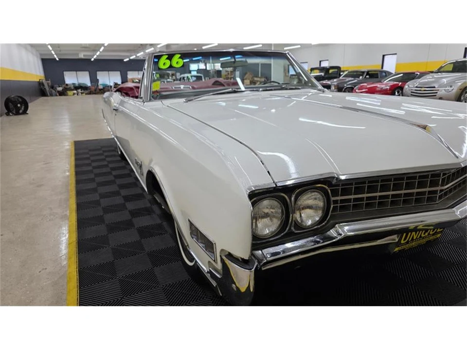 1966 Oldsmobile 98 - Image 10 of 31