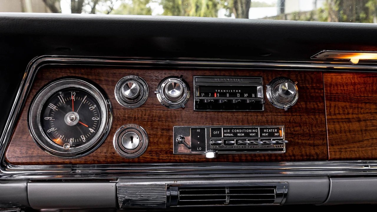 1966 Oldsmobile 98 - Image 11 of 31