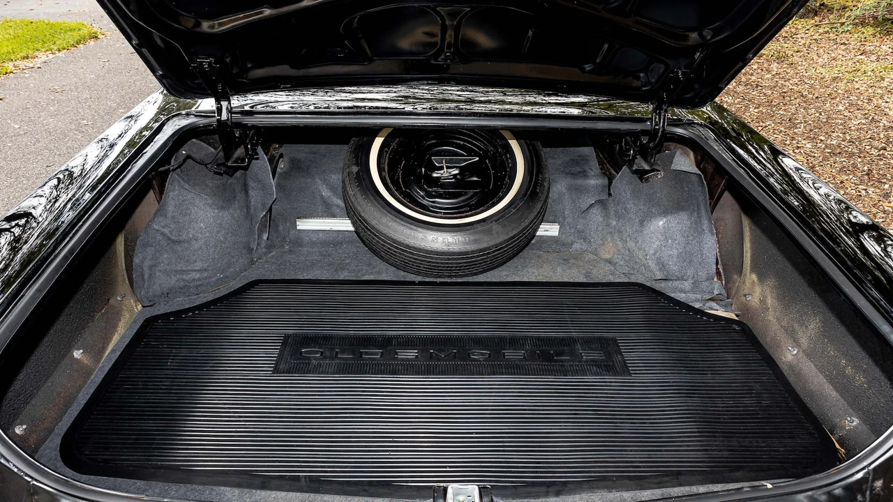 1966 Oldsmobile 98 - Image 20 of 31