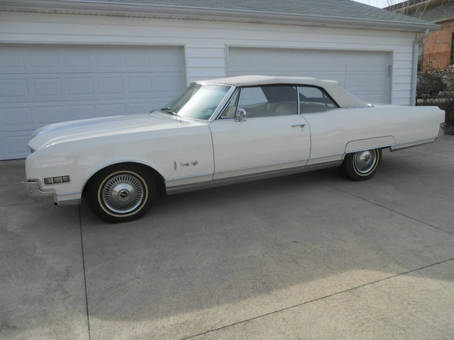 1966 Oldsmobile 98 - Image 2 of 8