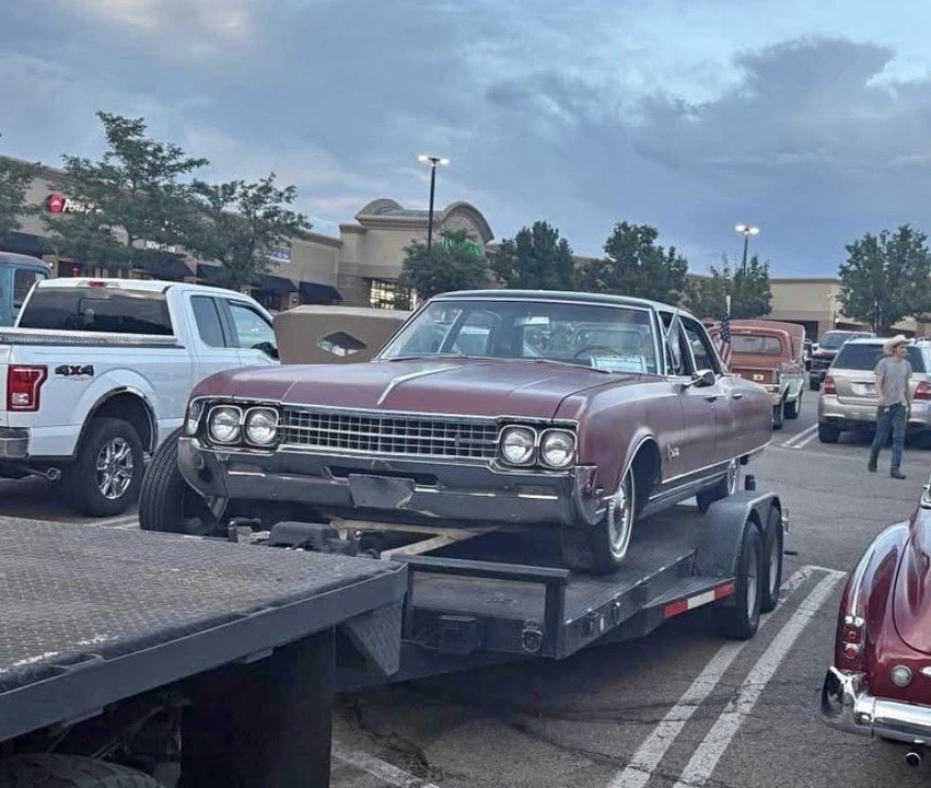1966 Oldsmobile 98 - Image 6 of 10