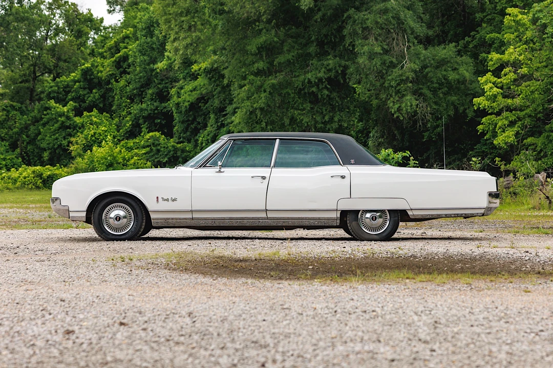 1966 Oldsmobile 98 - Image 4 of 31