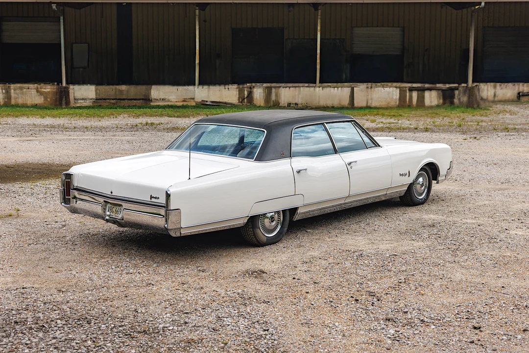 1966 Oldsmobile 98 - Image 10 of 31