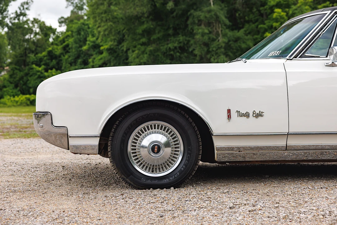 1966 Oldsmobile 98 - Image 29 of 31