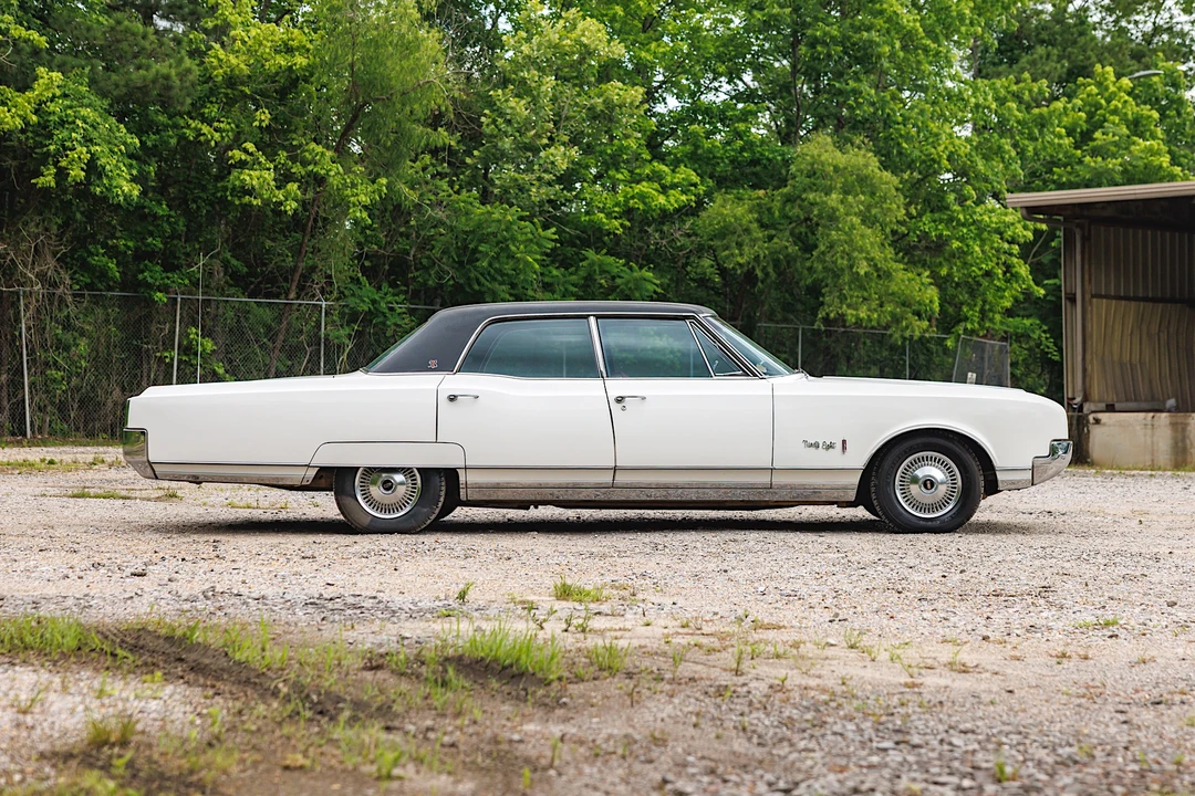 1966 Oldsmobile 98 - Image 11 of 31