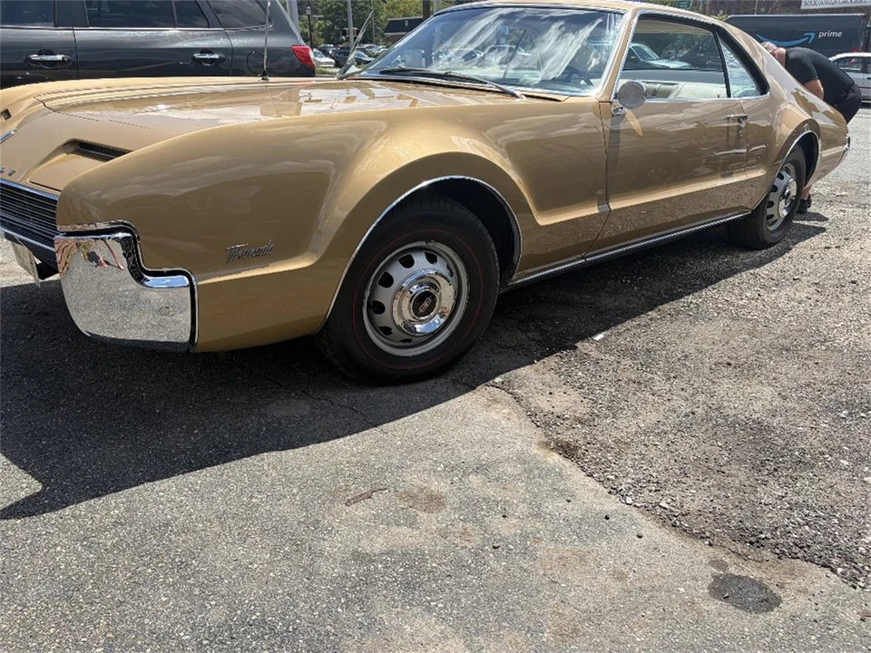 1966 Oldsmobile Toronado - Image 2 of 18
