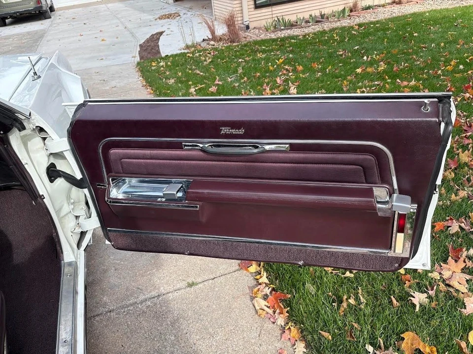 1966 Oldsmobile Toronado - Image 7 of 17