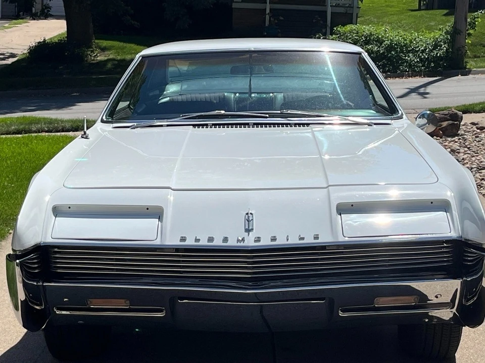 1966 Oldsmobile Toronado - Image 10 of 17