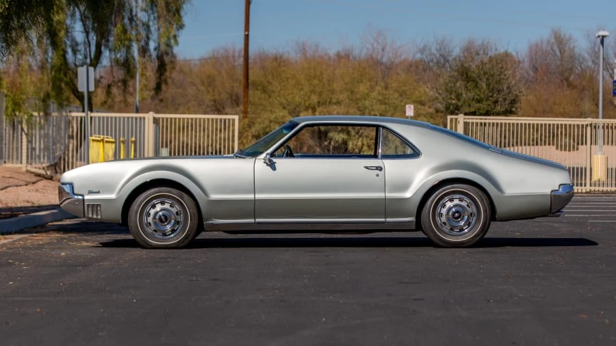1966 Oldsmobile Toronado - Image 2 of 27