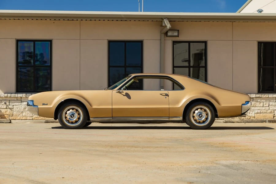 1966 Oldsmobile Toronado - Image 8 of 31