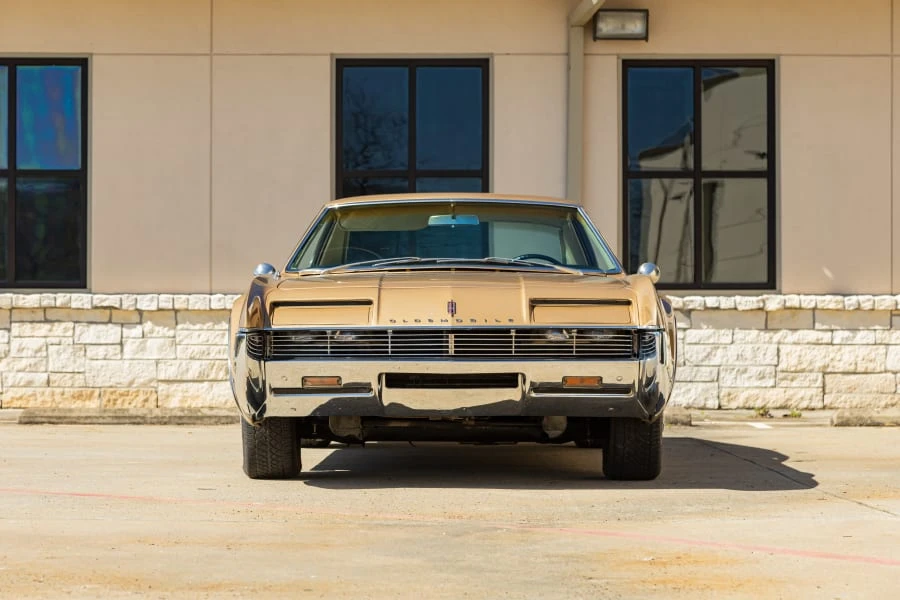 1966 Oldsmobile Toronado - Image 4 of 31