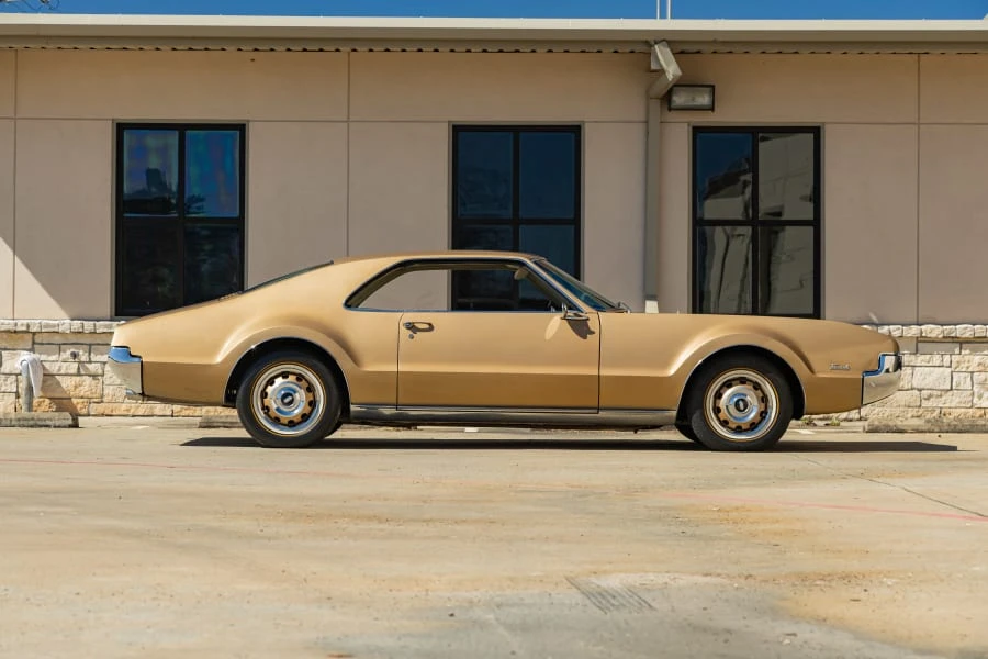 1966 Oldsmobile Toronado - Image 2 of 31