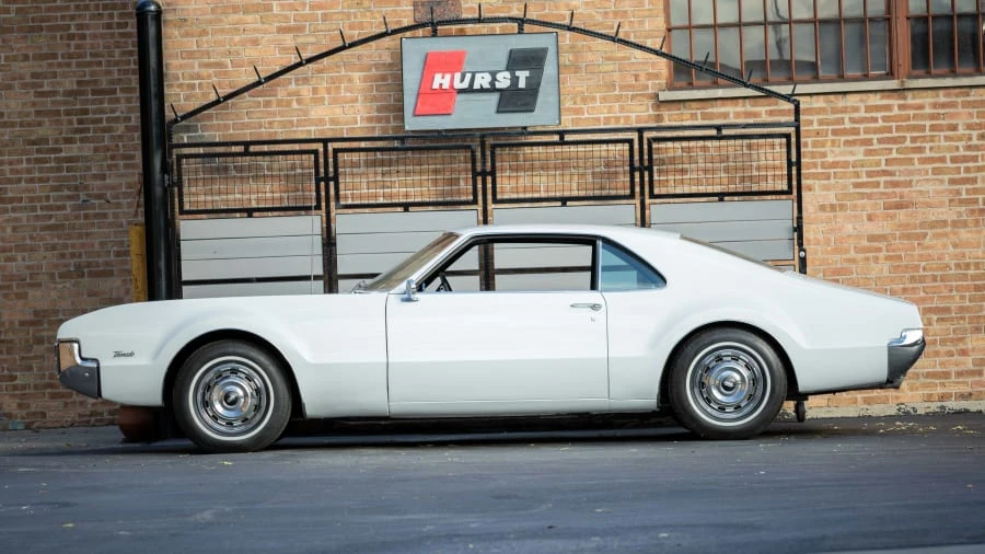 1966 Oldsmobile Toronado - Image 2 of 24
