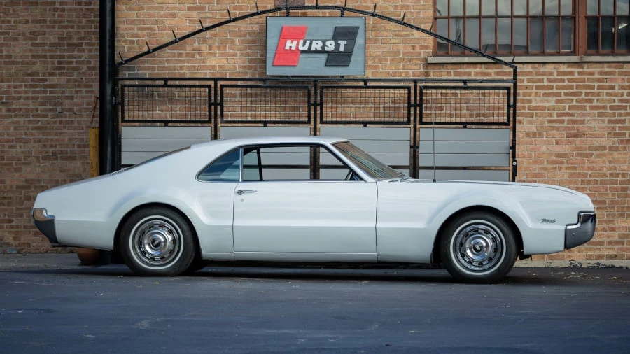 1966 Oldsmobile Toronado - Image 8 of 24
