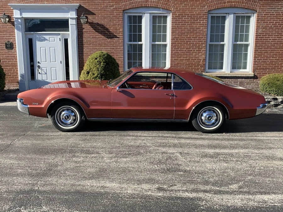 1966 Oldsmobile Toronado - Image 2 of 9