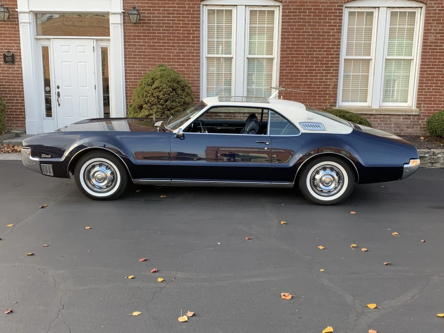1966 Oldsmobile Toronado - Image 2 of 11