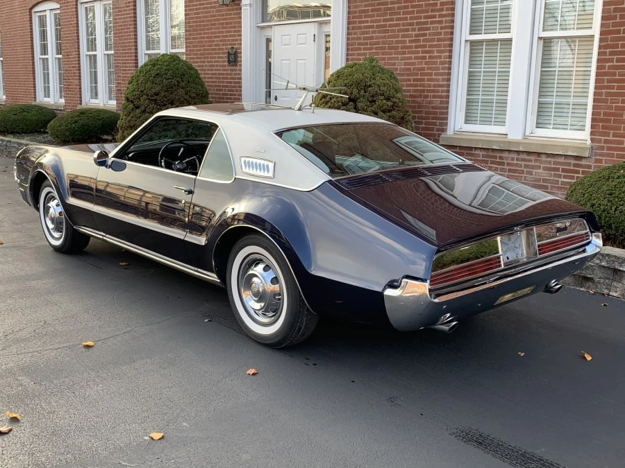 1966 Oldsmobile Toronado - Image 3 of 11