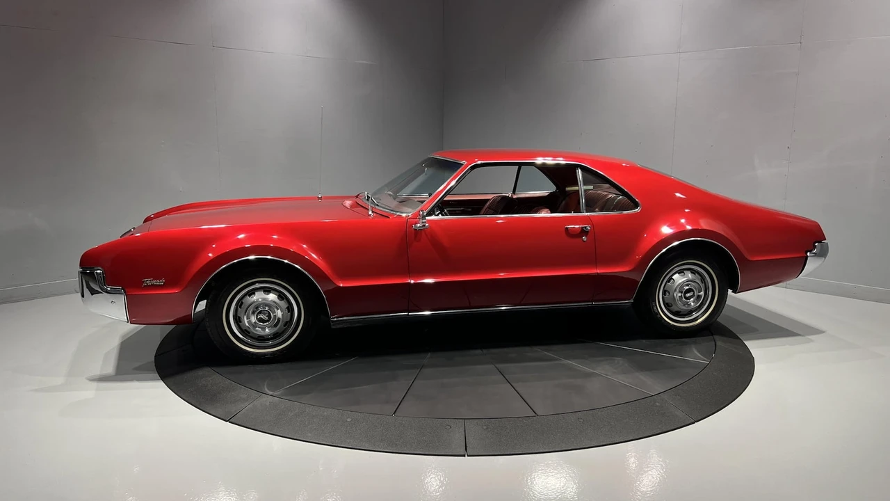 1966 Oldsmobile Toronado - Image 2 of 20