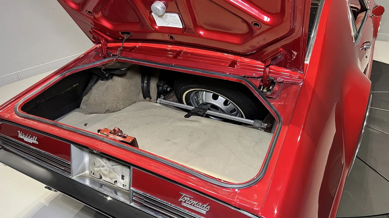 1966 Oldsmobile Toronado - Image 9 of 20