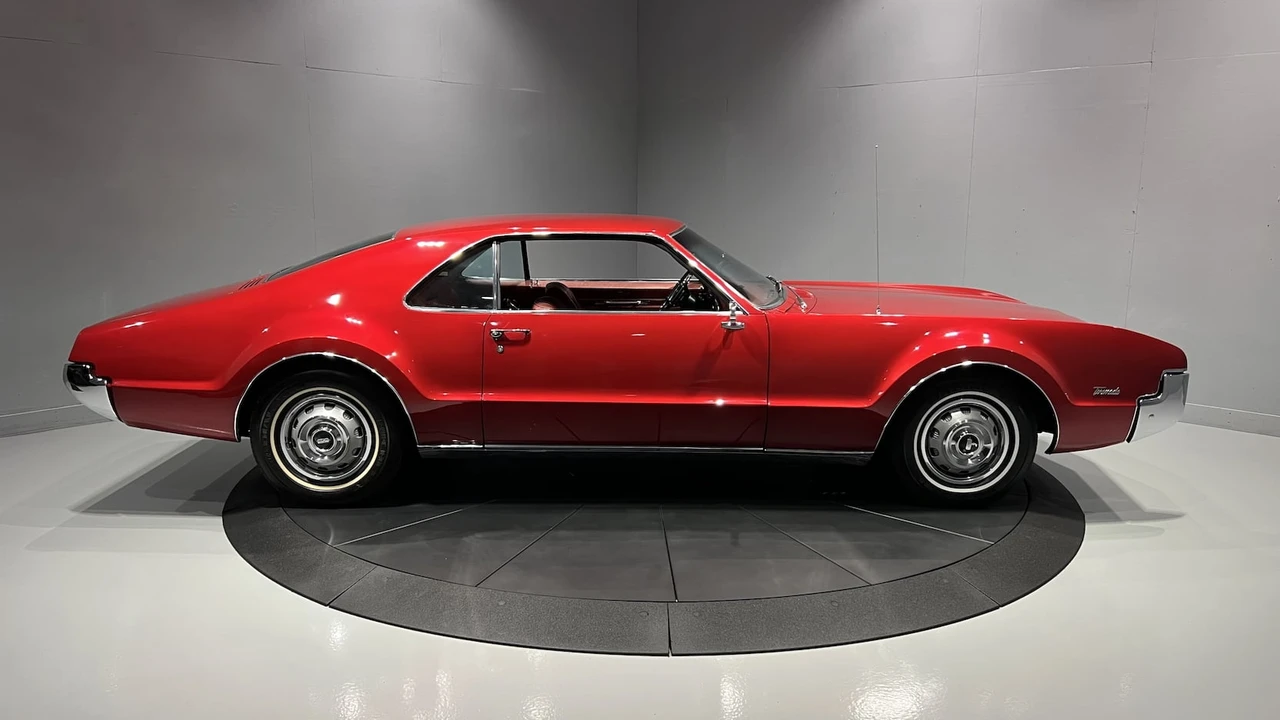1966 Oldsmobile Toronado - Image 17 of 20