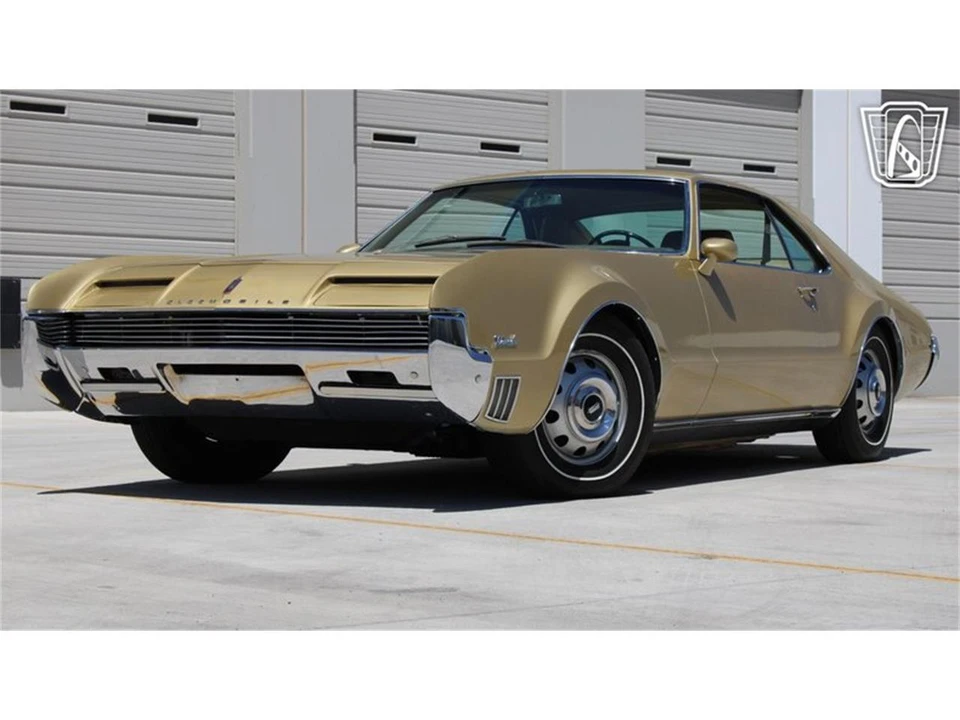 1966 Oldsmobile Toronado - Image 2 of 31