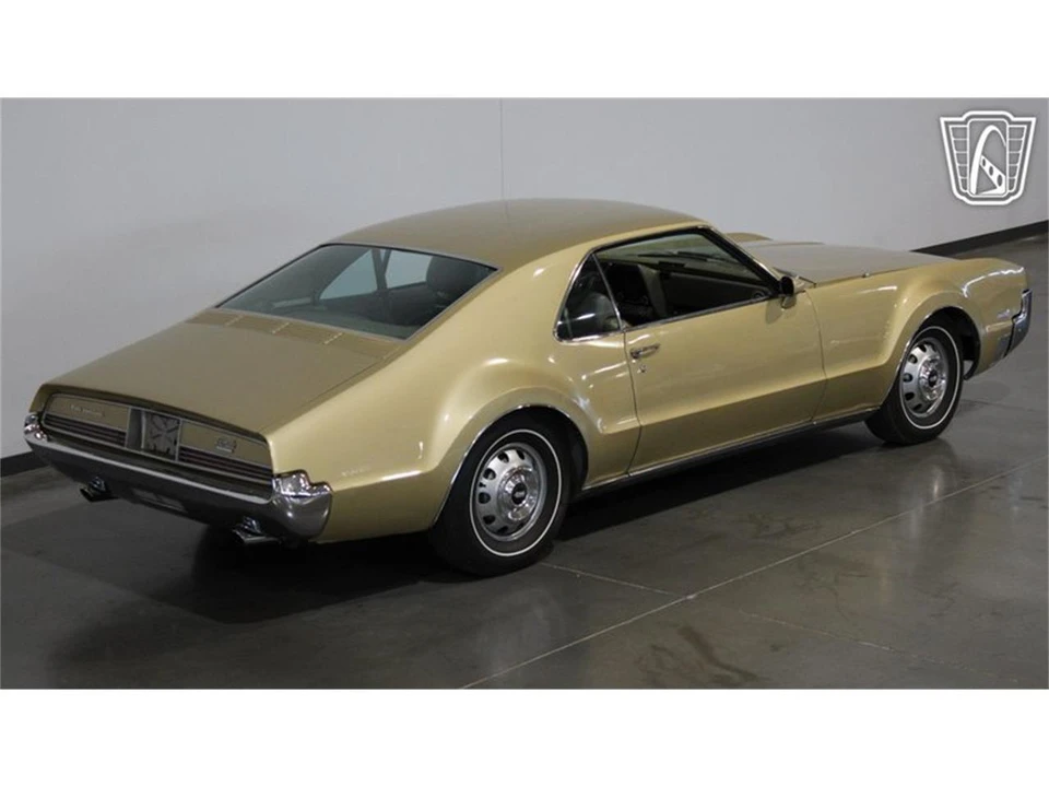 1966 Oldsmobile Toronado - Image 8 of 31