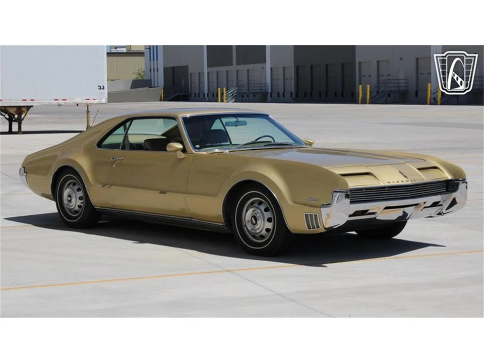 1966 Oldsmobile Toronado - Image 3 of 31