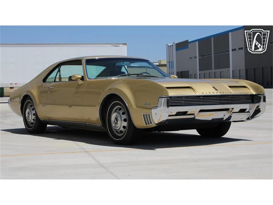 1966 Oldsmobile Toronado - Image 4 of 31