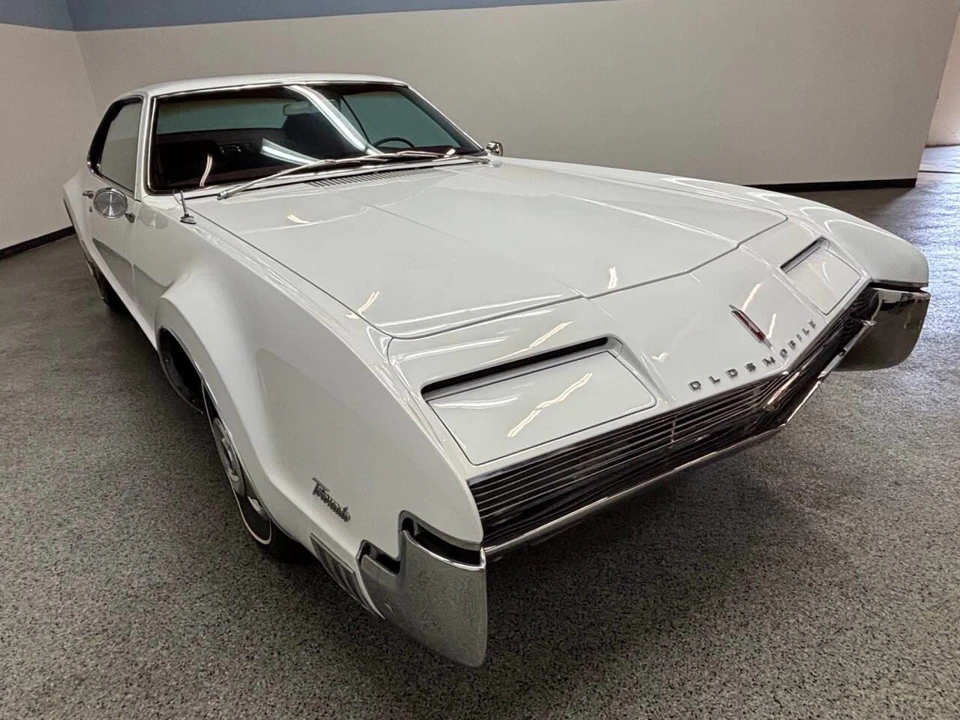 1966 Oldsmobile Toronado - Image 8 of 31