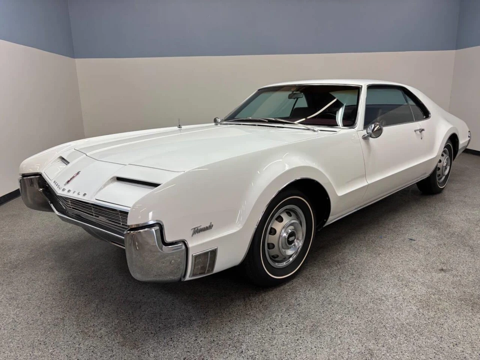 1966 Oldsmobile Toronado - Image 2 of 31