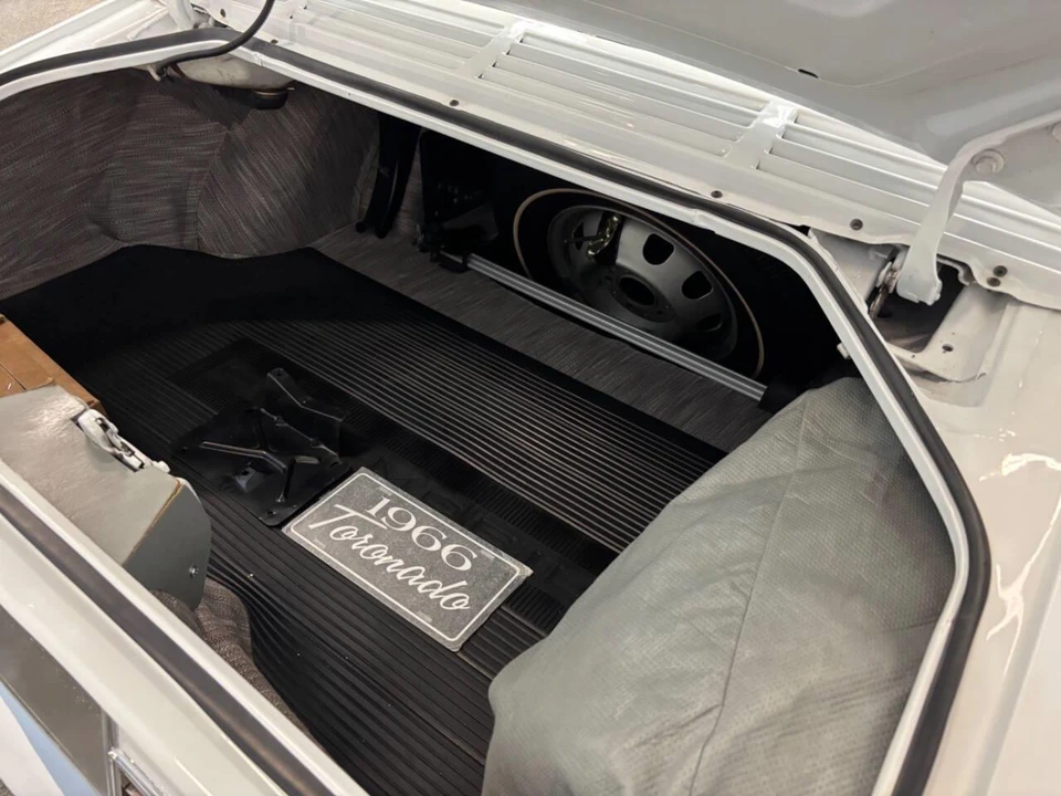 1966 Oldsmobile Toronado - Image 25 of 31