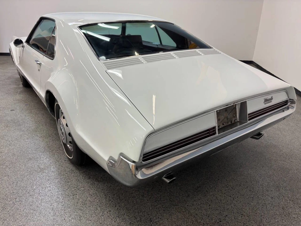1966 Oldsmobile Toronado - Image 4 of 31